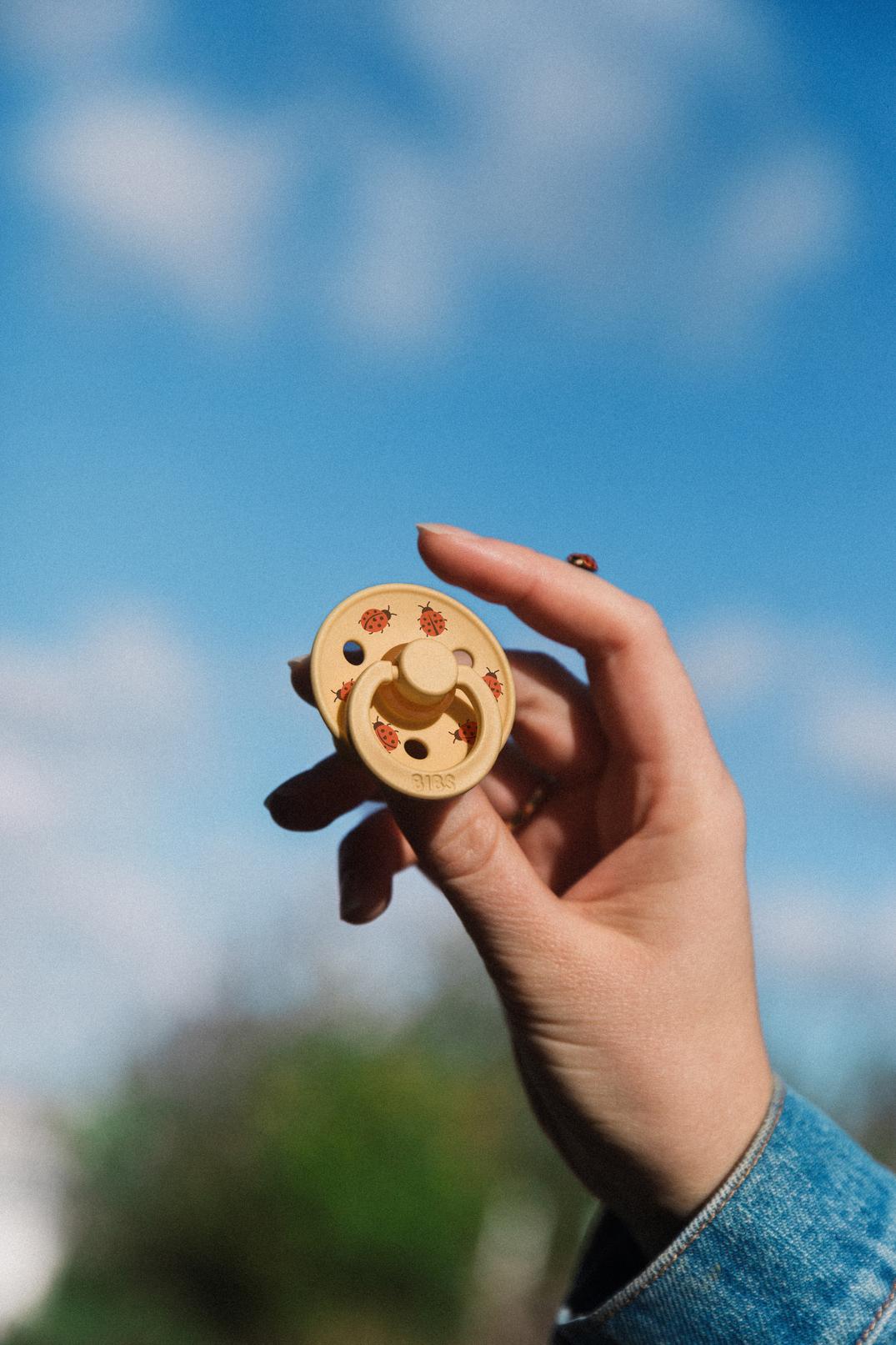 מוצץ - באגס - חמאה Bibs Studio Colour