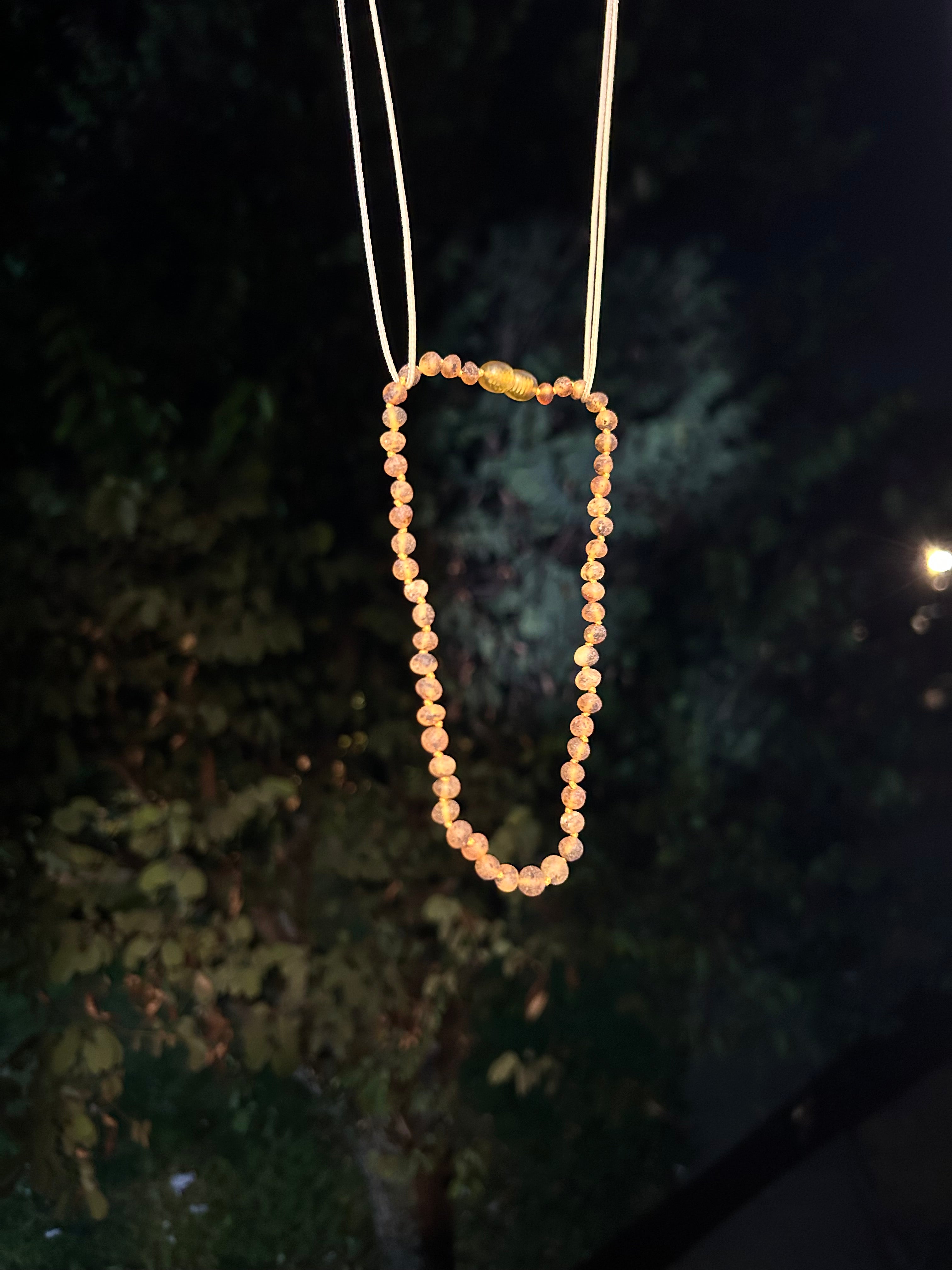 שרשרת ענבר בלטי - לתינוק - ירוק בהיר מט