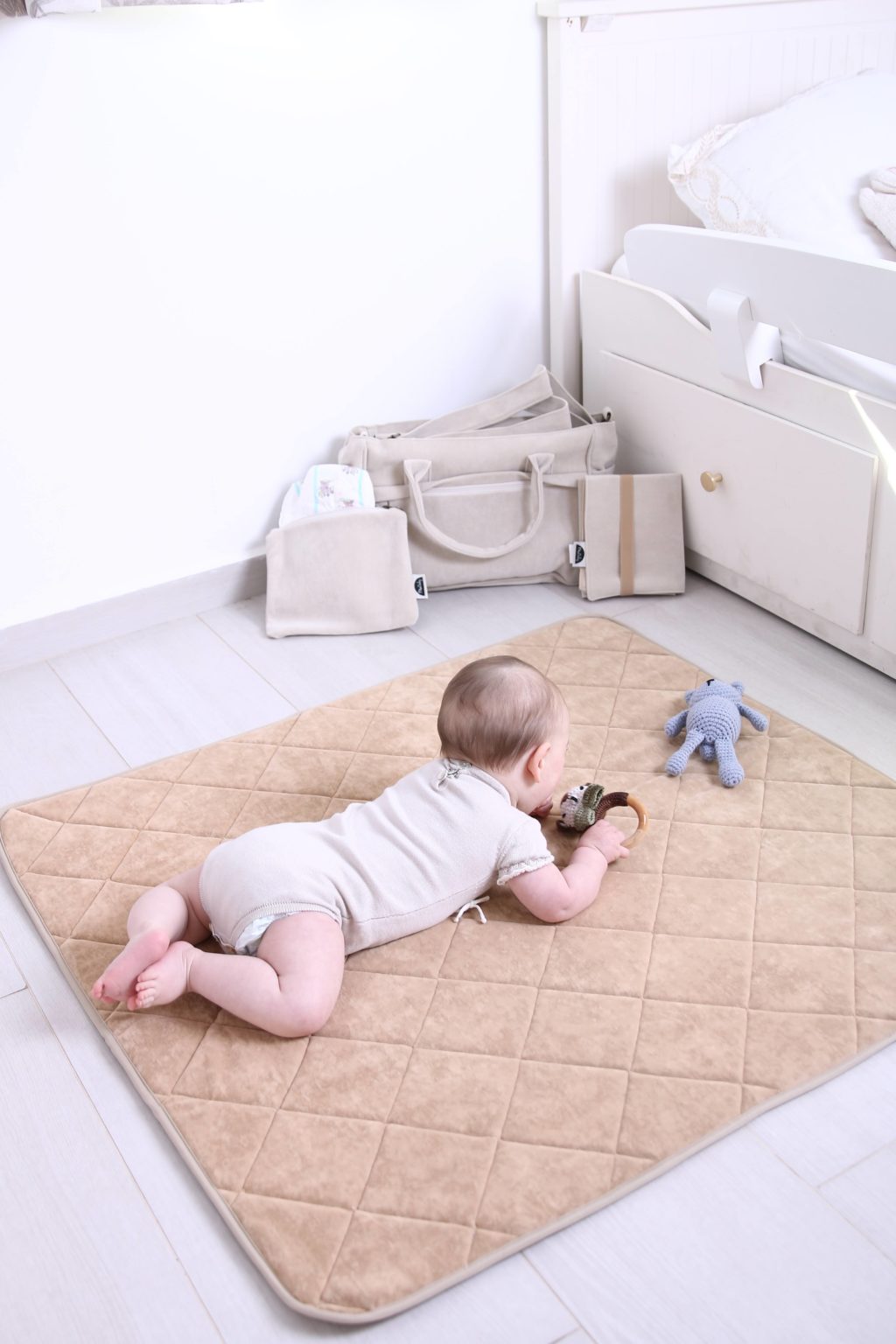 משטח פעילות - ריבוע לייט גריי