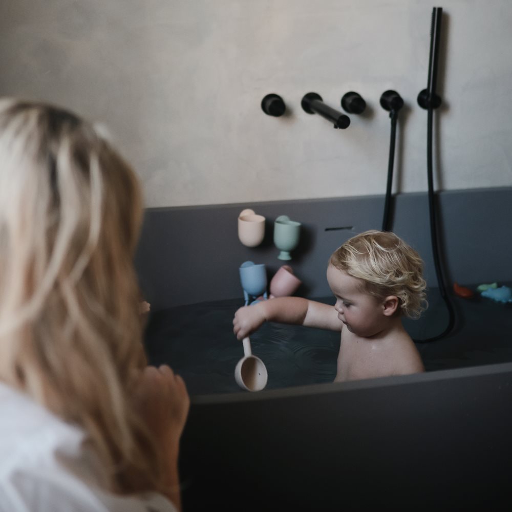 משחק אמבט - שפוך ושחק