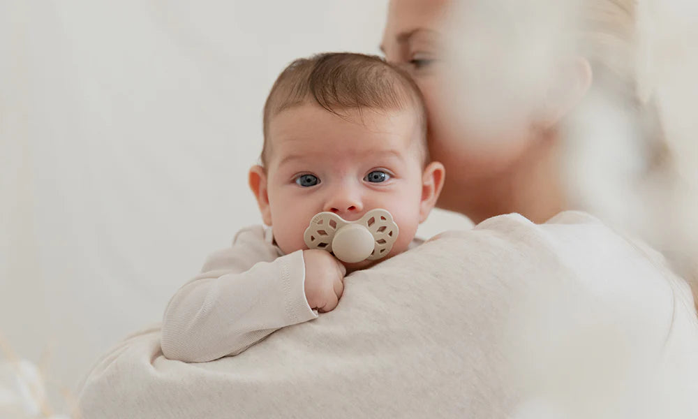 מוצץ - זוהר בחושך - סייג' מיוחד Bibs Infinity