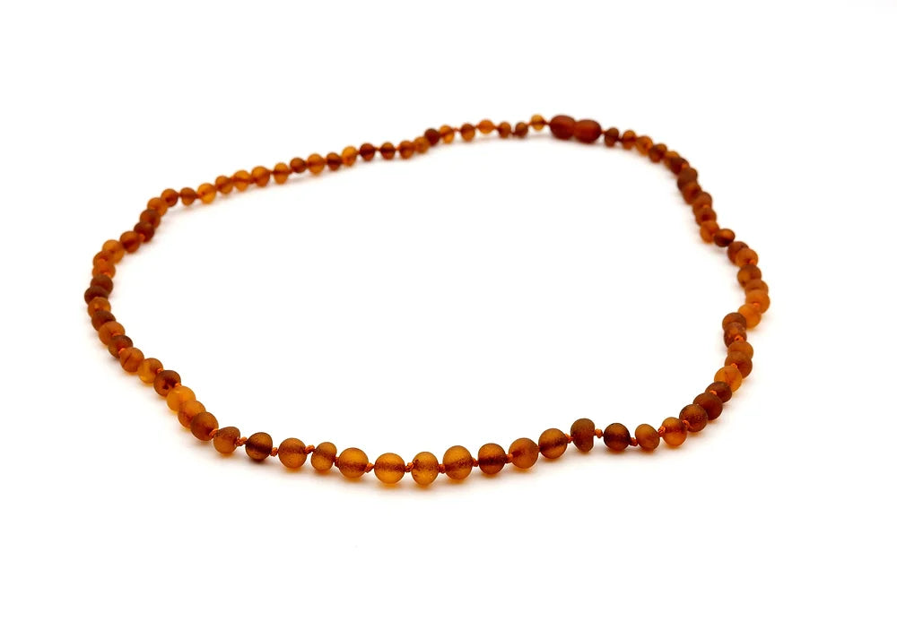 שרשרת ענבר בלטי - לתינוק - קוניאק בהיר מט