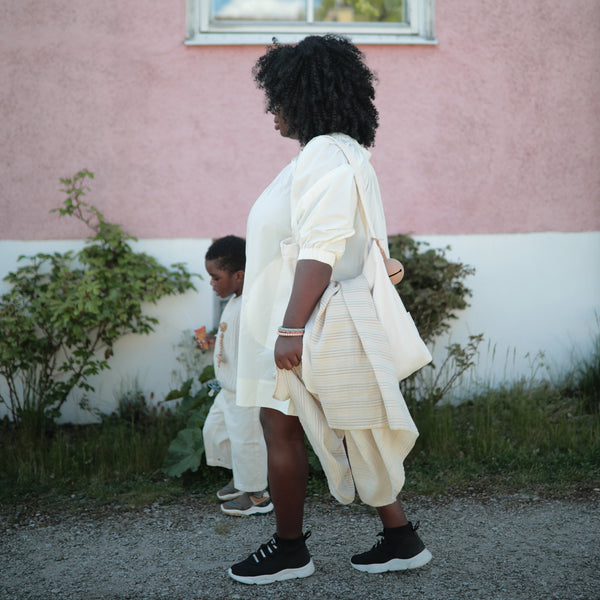 נשכני צמיד - שלישיה פנינים - מדו בלו פאודר