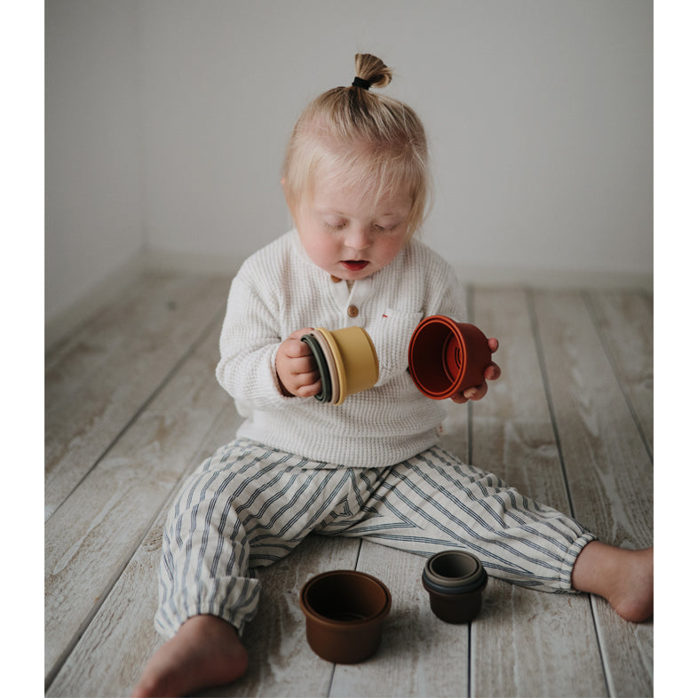 מגדל כוסות | רטרו