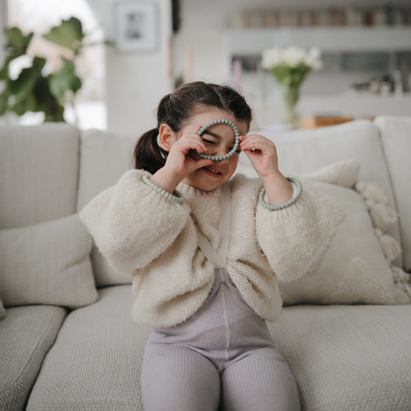 נשכני צמיד - שלישיה פנינים - מאוב סאנסט מינט