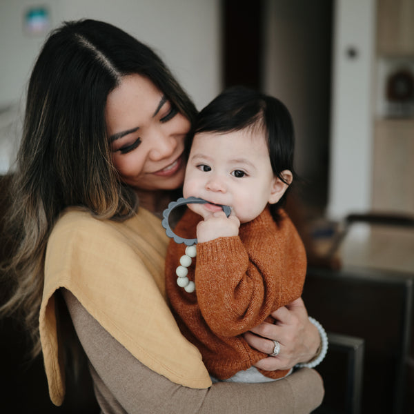 נשכני צמיד - שלישיה פרחים - דאב ענן בטון