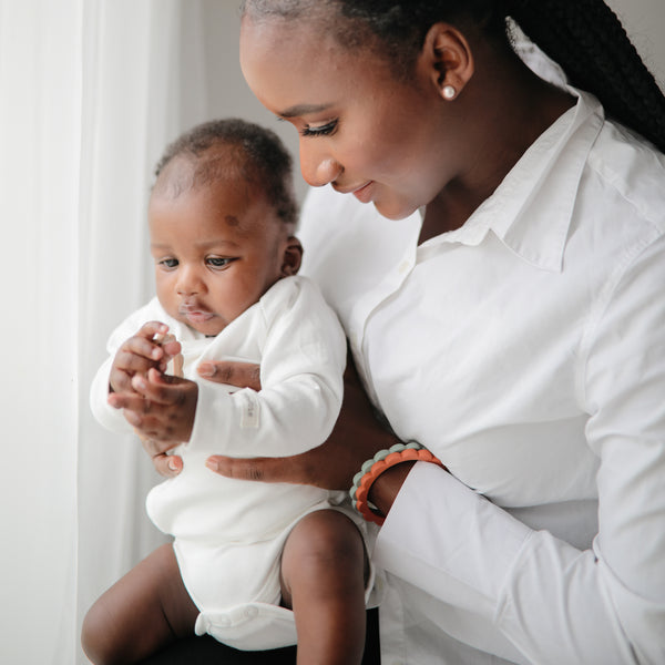 נשכני צמיד - שלישיה פרחים - קליי ת'ים דפי